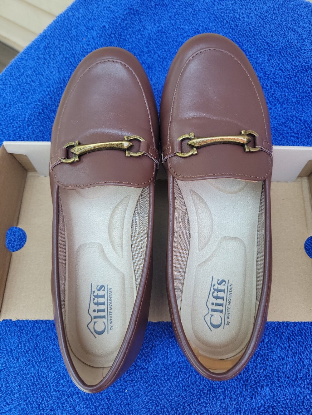 Cliffs by WHITE MOUNTAIN Brown Moc Toe Loafers with Gold Tone Bit